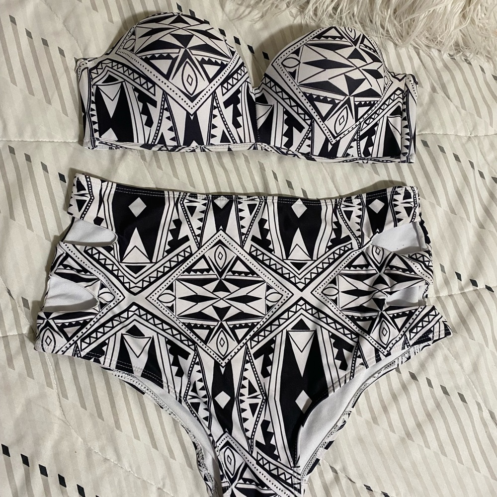 PRE L♥️VED 
High Waisted Bikini Set